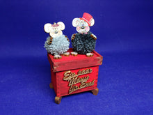 Lade das Bild in den Galerie-Viewer, Pompom Mäuschen aus Holz Bastelset aus Holz, Dekoration mit Kindern, Bastelset für den Bauenhof, Pompom Tiere aus Holz, Mäuse bemalen, gestalten, Bommel-Tiere basteln, Basteln mit Kindern, Puschel gestalten, Jahresdeko basteln, WMA 3603SB