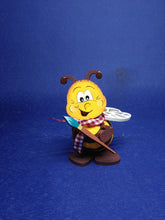 Lade das Bild in den Galerie-Viewer, Biene aus Holz mit Styropor-Bauch
Styropor gestalten, Bienen bemalen, Bastelideen für Kinder, Bienenbastelset, Bienen basteln mit Kindern, Bastelset für Kinder, Bienen malen mit Kinder, Kindergeburtstagsbasteln, Holzbastelartikel, Deko mit Kindern gestalten, Holzbastelzubehör, Bastelzubehör aus Holz, Frühjahrsdekoration basteln, Bastelmaterial aus Holz, Bienen bemalen, Bastelset für Kinder, Bastelideen für Kinder, Bienenbastelset, Holzbastelzubehör, Bienen basteln mit Kindern, Kindergeburtstagsbasteln, B