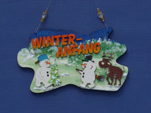 Lade das Bild in den Galerie-Viewer, Schneemann mit Zylinder und Besen aus Holz Geschenkidee für Weihnachten, basteln mit Kindern im Winter, Weihnachtsbasteln, Schneemann aus Holz gestalten, basteln mit Holz, Weihnachtsdeko gestalten, Schneemann malen, Weihnachtsdekoration, Schneemann basteln Weihnachten, Winterdeko selbst gestalten, Bastelidee Winter, Schneemann aus Holz basteln, Schneemann aus Holz basteln, basteln mit Holz, Schneemann basteln Weihnachten, Weihnachtsdekoration, Weihnachtsdeko gestalten, Geschenkidee für Weihnachten, Schnee