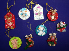 Lade das Bild in den Galerie-Viewer, Pompom Winter Figuren aus Holz Pompom Tiere aus Holz, gestalten, Rentier bemalen, Weihnachtsdeko basteln, Winter-Idee zum Basteln, Dekoration mit Kindern, Bommel-Tiere basteln, Bastelset aus Holz, Basteln mit Kindern, WRU 4203SB