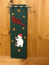 Lade das Bild in den Galerie-Viewer, Schneemann mit Mütze und Besen aus Holz Schneemann aus Holz basteln, basteln mit Kindern im Winter, Weihnachtsdeko gestalten, Weihnachtsdekoration, Weihnachtsbasteln, Bastelidee Winter, basteln mit Holz, Schneemann malen, Schneemann aus Holz gestalten, Schneemann basteln Weihnachten, Geschenkidee für Weihnachten, Winterdeko selbst gestalten, basteln mit Holz, Weihnachtsbasteln, Weihnachtsdeko gestalten, Schneemann basteln Weihnachten, basteln mit Kindern im Winter, Bastelidee Winter, Schneemann aus Holz b