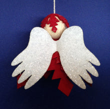 Lade das Bild in den Galerie-Viewer, Engel aus Filz; rot Engel basteln, Winterdekoration basteln, Deko mit Kindern fädeln, Fädeln mit Kindern, Fensterfiguren basteln, Filzfiguren nähen, Figuren aus Filz basteln, Engel aus Filz basteln, Weihnachtsdeko fädeln, Engel mit Kindern gestalten,   ENF 6580SB