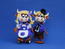 Lade das Bild in den Galerie-Viewer, Kuh Funny Schlenker Bastelsets zum Trockenfilzen /
Nadelfilzen Basteln mit Filz, Bastelideen zum Filzen, Kuh zum Filzen, Basteln mit Kindern, Lustige Figuren zum Filzen, Nadelfizen, Filzset, Filzen mit Kindern, Tiere trocken filzen, Nadelfizen, Tiere trocken filzen, Bastelideen zum Filzen, Basteln mit Kindern, Filzset, Kuh zum Filzen, Filzen mit Kindern, Basteln mit Filz, Lustige Figuren zum Filzen, RGH 6706SB