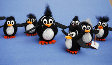 Lade das Bild in den Galerie-Viewer, Pinguin Charly Bastelsets zum Trockenfilzen/Nadelfilzen Basteln mit Kindern, Tiere trocken filzen, Bastelideen zum Filzen, Filzset, Lustige Figuren zum Filzen, Pinguin zum Filzen, Nadelfizen, Filzen mit Kindern, Basteln mit Filz, Pinguin zum Filzen, Filzen mit Kindern, Filzset, Basteln mit Filz, Lustige Figuren zum Filzen, Nadelfizen, Basteln mit Kindern, Bastelideen zum Filzen, Tiere trocken filzen, RGH 7108SB