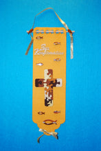 Lade das Bild in den Galerie-Viewer,   Geschenke zur Taufe, Holzfische, Holzteile für Firmung, Tischdeko Selbermachen, Holzkreuze, Puzzlekreuz, Einladungskarten basteln, Holzteilchen zur Deko, Holzteile zum Selbstgestalten, Kelche aus Holz, Holzteile für alle Anlässe, Holzteile für Konfirmation, Holzteile für Kommunion, Fische aus Holz, Holzteile zur Taufe,  KFH 33D30