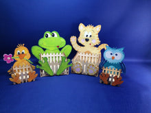Lade das Bild in den Galerie-Viewer, Küken mit Körbchen aus Holz basteln für Osterdeko, Küken aus Holz bemalen, Bastelideen für Ostern, Ostergeschenk selber basteln, Küken aus Holz, Ostereier gestalten, Osterkörbchen selbst gestalten, Geschenke zu Ostern basteln, Osternest gestalten, Bastelset aus Holz , Osterdekoration aus Holz gestalten, Osterbasteln einfach mit Kindern, Osterdeko selbst gestalten, basteln zu Ostern mit Kindern, Osternest gestalten, Ostereier gestalten, Bastelideen für Ostern, Küken aus Holz, Küken aus Holz bemalen, bastel