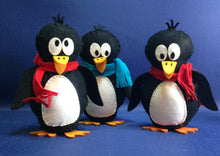 Lade das Bild in den Galerie-Viewer, Pinguin aus Filz zum Nähen Nähen für Kinder, Weihnachtsgeschenke nähen, Geschenkidee Nikolaus, Basteln Weihnachtszeit, Basteln mit Kindern Winter, Basteln mit Kindern Weihnachten einfach, Pinguin nähen, Geschenkidee Weihnachten, Pinguin basteln, Weihnachtsgeschenke, Nähen für Anfänger, Nähen mit Kindern, Bastelideen Nikolaus, Pinguin Nähset, Weihnachtsbasteln, Pinguin selber machen, Bastelideen aus Filz, PIF 7215SB-28