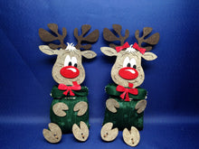 Lade das Bild in den Galerie-Viewer, Rentier aus Filz mit Säckchenbauch zum Nähen Geschenkidee Nikolaus, Nähen für Kinder, Bastelideen aus Filz, Rentiere Nähset, Weihnachtsbasteln, Weihnachtsgeschenke nähen, Nähen mit Kindern, Bastelideen Nikolaus, Rentiere nähen, Weihnachtsgeschenke, Rentiere basteln, Nähen für Anfänger, Basteln mit Kindern Winter, Basteln mit Kindern Weihnachten einfach, Geschenkidee Weihnachten, Rentiere nähen, Nähen mit Kindern, Rentiere basteln, Bastelideen aus Filz, Nähen für Kinder, Basteln mit Kindern Winter, Rentier