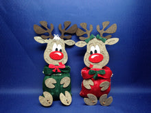 Lade das Bild in den Galerie-Viewer, Rentier aus Filz mit Säckchenbauch zum Nähen Nähen für Anfänger, Bastelideen aus Filz, Weihnachtsbasteln, Weihnachtsgeschenke nähen, Nähen für Kinder, Nähen mit Kindern, Weihnachtsgeschenke, Basteln mit Kindern Winter, Bastelideen Nikolaus, Geschenkidee Nikolaus, Rentiere basteln, Rentiere nähen, Basteln mit Kindern Weihnachten einfach, Rentiere Nähset, Geschenkidee Weihnachten, Rentiere nähen, Basteln mit Kindern Weihnachten einfach, Weihnachtsbasteln, Weihnachtsgeschenke, Basteln mit Kindern Winter, Wei