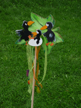 Lade das Bild in den Galerie-Viewer, 30cm Bastelidee für Kinder, Rabe gestalten, Basteln mit Holz für Kinder, Flatternder Rabe aus Holz, Bastelideen für Kinder, Jahresdeko malen, Dekoidee Frühjahr basteln, Bastelset aus Holz, Rabe aus Holz basteln, Kleine Holzteile, Bastelbedarf aus Holz, Rabe basteln mit Holz, Basteln mit Kindern, Dekoidee Kindergeburtstag, Holzteile bemalen, Basteln mit Holzteilen,  Bastelset aus Holz, Rabe aus Holz basteln, Basteln mit Holz für Kinder, Holzteile bemalen, Bastelideen für Kinder, Basteln mit Kindern, Dekoide