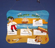 Lade das Bild in den Galerie-Viewer, Piratenschiff zum Bemalen, Schiffskanone diy mit Zubehör, Türschilder basteln, Holzteile bemalen, Basteln mit Holz, Schiffskanone aus Holz, Basteln mit Kindern, Holzteilchen zum Anmalen, Pirat basteln, PRH 4510