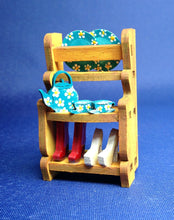 Lade das Bild in den Galerie-Viewer, Regal, Tisch, Stühle aus Holz für Fairy House Grill für Fairy House, Wichtelhausbasteln, Fairyhousezumbasteln , Wichtelhaus , Bastelideen für fairy house , Fairyhouse , Holzartikel zum Basteln , Holzartikel zum Bemalen , Grill aus Holz, Fairyhouse Landschaften , Fairy House Innenleben, Wichtellandschaft, WHL 6552SB