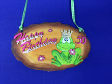 Lade das Bild in den Galerie-Viewer, Basteln mit Holz für Kinder, Basteln mit Holz, Schild zur Geburt, Schild zum Geburtstag, Holz bemalen, Holzideen , Schild zur Taufe, Türschild, Schilder zum Basteln, Schilder für den Eingang, Schilder aus Holz, Schild zur Hochzeit basteln, Schild fürs Kinderzimmer, RCH 6120