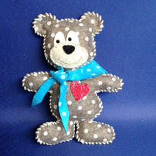 Lade das Bild in den Galerie-Viewer, Teddy zum Nähen, Geschenkidee Baby, Teddy zum selbermachen, Teddy Nähset, Geschenkidee, Nähen für Anfänger, Geschenkidee zur Hochzeit, Geschenkidee zum Geburtstag, Geschenkidee zur Geburt, Teddy zum basteln, TEF 1715SB-P32