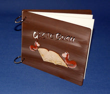 Lade das Bild in den Galerie-Viewer, Scrapbook "Gästebuch" aus Holz und 6 Einlegeseiten Scrapbooks, Fotoalbum gestalten, Fotoalbum scrapbooking, Scrapbookideen, Fotoalbum zum Bemalen, Fotoalbum zum Basteln, Fotoalbum diy, Fotoalbum Gestaltungsideen, Fotoalbuminspiration, Fotoalbum scrapbooking, Scrapbookideen, Fotoalbum gestalten, Fotoalbuminspiration, Fotoalbum diy, Scrapbooks, Fotoalbum zum Basteln, Fotoalbum zum Bemalen, Fotoalbum Gestaltungsideen, MEB 5025