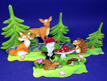 Lade das Bild in den Galerie-Viewer, Ständer mit Gras aus Holz Ständer mit Gras, Halter für Bastelartikel, Ständer für Tiere, Holzständer, Ständer mit Wiese, Ständer mit Wiese, Ständer für Tiere, Halter für Bastelartikel, Holzständer, Ständer mit Gras, DAH 3114