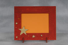 Lade das Bild in den Galerie-Viewer, Rahmen aus Holz mit Stern und Sterne aus Holz Schild zur Hochzeit basteln, Türschild, Bilderrahmen aus Holz, Schilder zum Basteln, Basteln mit Holz, Schild zum Geburtstag, Schild zur Taufe, Schilder für den Eingang, Schilder aus Holz, Holz bemalen, Schild fürs Kinderzimmer, Basteln mit Holz für Kinder, Holzideen , Schild zur Geburt, Schild fürs Kinderzimmer, Schild zur Taufe, Schilder zum Basteln, Schild zur Hochzeit basteln, Schild zur Geburt, Bilderrahmen aus Holz, Türschild, Schilder aus Holz, Schild z
