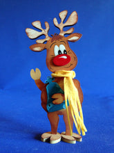 Lade das Bild in den Galerie-Viewer, Rentier aus Holz,
Standfigur Weihnachtsbasteln, Weihnachtsdeko gestalten, Geschenkidee für Weihnachten, Bastelidee Weihnachten, Bastelset Weihnachten, basteln mit Kindern, Rentier aus Holz, Rentier zu Weihnachten gestalten, Winter Tiere basteln mit Holz, Weihnachtsdekoration, Rentier zum stellen malen, weihnachtliches Bastelset, Weihnachtsbasteln, weihnachtliches Bastelset, Weihnachtsdeko gestalten, Rentier aus Holz, Winter Tiere basteln mit Holz, Geschenkidee für Weihnachten, basteln mit Kindern, Rentier