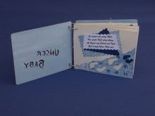 Lade das Bild in den Galerie-Viewer, Scrapbook "Unser Baby" aus Holz und 6 Einlegeseiten Fotoalbum diy, Scrapbookideen, Fotoalbum zum Bemalen, Scrapbooks, Fotoalbum zum Basteln, Fotoalbum Gestaltungsideen, Fotoalbum gestalten, Fotoalbuminspiration, Fotoalbum scrapbooking, Scrapbookideen, Fotoalbum zum Basteln, Fotoalbum gestalten, Fotoalbum zum Bemalen, Fotoalbum diy, Fotoalbum Gestaltungsideen, Fotoalbum scrapbooking, Fotoalbuminspiration, Scrapbooks, MEB 6225