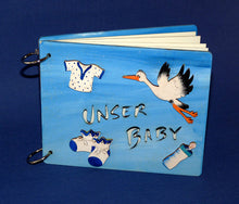 Lade das Bild in den Galerie-Viewer, Storch fliegend aus Holz Storch gestalten, Bastelbedarf aus Holz, Bastelideen für Kinder, Babygeschenk, Kleine Holzteile, Storch aus Holz, Storch basteln mit Holz, Bastelidee für Kinder, Basteln mit Holzteilen, Bastelset aus Holz, Dekoidee Kindergeburtstag, Holzteile bemalen, Glückwunschkarte zur Geburt gestalten, Geschenk zur Geburt, Dekoidee Frühjahr basteln, Karte zur Geburt gestalten, Basteln mit Holz für Kinder, Basteln mit Kindern, Jahresdeko malen, Storch aus Holz basteln,  Babygeschenk, Basteln mit