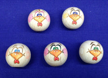 Lade das Bild in den Galerie-Viewer, Gockel Zubehör Blumenkinder, Gesicht, Gesichter für Blumenkinder, Basteln mit Kinder, Holzkugel mit Gesicht, Kinderbasteln, Kugel mit Gesicht, Gesichter für Blumenkinder, Kinderbasteln, Zubehör Blumenkinder, Holzkugel mit Gesicht, Basteln mit Kinder, Kugel mit Gesicht, Gesicht, KUG 9125