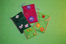 Lade das Bild in den Galerie-Viewer, Babyflasche als Knopf 2 cm Knöpfe zum Dekorieren, Holzknopf, Knopf zum Basteln, Knopf zum Nähen, Knopf aus Holz, Tiereknöpfe, Knöpfe zum Bemalen, Knöpfe mit Gesicht, BabyflascheKnopf, Knöpfe,   BUH 3802