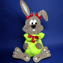 Lade das Bild in den Galerie-Viewer, Osterhase aus Filz mit Säckchen zum Nähen Bastelideen Ostern, Osterhase, Basteln für Anfänger, Dekoideen Ostern, Basteln mit Kindern, Osterdeko basteln, Nähen für Anfänger, Nähen für Kinder, Osterdeko selber machen, Basteln mit Filz, Frühlingsdeko, Nähen mit Kindern, Osterdeko, Nähset Hase, Basteln für Kinder, Ostern, Hase aus Filz, Frühling, Basteln für Ostern, Osternest,  Hase aus Filz, Osterdeko selber machen, Osternest, Dekoideen Ostern, Ostern, Osterhase, Nähset Hase, Nähen mit Kindern, Osterdeko, Ost