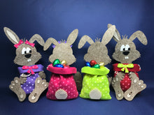 Lade das Bild in den Galerie-Viewer, Osterhase aus Filz mit Säckchen zum Nähen Frühlingsdeko, Osterdeko selber machen, Basteln für Anfänger, Basteln mit Kindern, Hase aus Filz, Basteln für Ostern, Osterdeko, Osterhase, Ostern, Nähset Hase, Osternest, Nähen mit Kindern, Basteln mit Filz, Dekoideen Ostern, Osterdeko basteln, Basteln für Kinder, Nähen für Kinder, Bastelideen Ostern, Frühling, Nähen für Anfänger,  Basteln mit Kindern, Osterdeko selber machen, Frühling, Osterdeko, Osterhase, Dekoideen Ostern, Basteln für Kinder, Ostern, Nähen mit