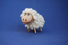 Lade das Bild in den Galerie-Viewer, Schaf Bastelsets zum Trockenfilzen / Nadelfilzen Basteln mit Kindern, Nadelfizen, Schaf zum Filzen, Filzset, Bastelideen zum Filzen, Lustige Figuren zum Filzen, Filzen mit Kindern, Basteln mit Filz, Tiere trocken filzen, RGH 7506SB