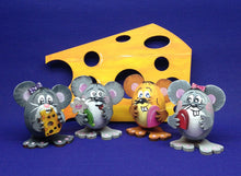 Lade das Bild in den Galerie-Viewer, kleine Mäuse aus Styropor und Holz Kindergeburtstagsbasteln, Holzbastelzubehör, Deko mit Styropor gestalten, Bastelmaterial aus Holz, Frühjahrsdekoration basteln, Bastelideen für Kinder, Styropor gestalten, lustige Mäuse bemalen, Bastelset für Kinder, Mäusebastelset, Bastelzubehör aus Holz, Maus malen mit Kinder, Holzbastelartikel, Mäuse basteln mit Kindern, EMA 3204SB