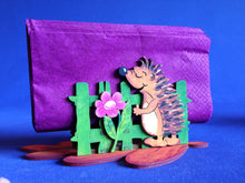 Lade das Bild in den Galerie-Viewer, Igel aus Holz, stehend, geschlossene Augen Tiere aus Holz basteln, Dekoration mit Kindern gestalten, Frühjahrsdekoration gestalten, Geschenkideen zum basteln, Tiere aus Holz malen, Igel zum Basteln, Basteln mit Kindern, Jahrsesdeko basteln, Haustiere malen, Käfer mit Kindern malen, Kleinteile zum bemalen, Igel aus Holz, Marienkäfer aus Holz basteln, Frühjahrsdekoration gestalten, Tiere aus Holz basteln, Tiere aus Holz malen, Marienkäfer aus Holz basteln, Igel zum Basteln, Geschenkideen zum basteln, Käfer