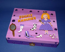 Lade das Bild in den Galerie-Viewer, Basteln mit Kindern, Basteln mit Holz, Prinzessin basteln, Krone zum Basteln, Türschilder basteln, Holzteile bemalen, Holzteilchen zum Anmalen, Ideen aus Holz für Kinderzimmer, PZH 6210