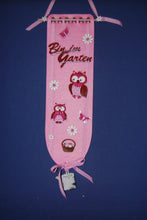 Lade das Bild in den Galerie-Viewer, Schriftzug Bin im Garten aus Holz Schriftzug Bastelartikel, Schriftzüge aus Holz, Eingangsschild, Schriftzüge bemalen, Bastelideen mit Holz, Holzkunst, Holzteile bemalen, Basteln mit Holz, Herzlich willkommen Schriftzug, Basteln mit Holz, Eingangsschild, Holzkunst, Schriftzüge aus Holz, Holzteile bemalen, Herzlich willkommen Schriftzug, Schriftzüge bemalen, Schriftzug Bastelartikel, Bastelideen mit Holz, SZH 9212