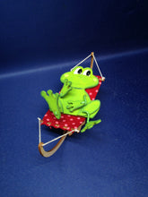 Lade das Bild in den Galerie-Viewer, Frosch aus Holz,
Schlenker-Figur mit Papierdraht-Armen und Beinen Bastelset aus Holz, Tiere aus Holz basteln, Dekoration mit Kindern gestalten, Schlenker Tiere aus Holz zum setzen, Basteln mit Kindern, Frühjahrsdekoration gestalten, mit Kindern malen, Jahrsesdeko basteln, Frösche aus Holz basteln, Frosch zu bemalen, Bastelset für Bauernhof, Schlenker Tiere aus Holz zum setzen, Dekoration mit Kindern gestalten, Bastelset für Bauernhof, Basteln mit Kindern, Frosch zu bemalen, Jahrsesdeko basteln, Tiere aus