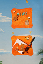 Lade das Bild in den Galerie-Viewer, Biene seitlich fliegend aus Holz Biene, Bienenzubehör, Hornisse, Bastelidee Biene, Hummel, Wespe,  Bienenzubehör, Bastelidee Biene, Hornisse, Wespe, Hummel, Biene,  BIH 3480