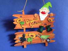 Lade das Bild in den Galerie-Viewer, Zwerg aus Holz, Kantenhocker Bastelset Zwerge einfach, Dekoration mit Kindern gestalten, Bastelset aus Holz, Deko gestalten, Jahresdeko basteln, Zwerg aus Holz gestalten, Basteln mit Kindern, Tiere basteln mit Holz, Bastelidee für Kinder, Gartenzwerg bemalen, ZWH 4913SB