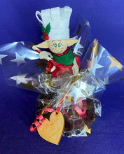 Lade das Bild in den Galerie-Viewer, Weihnachtselfen als Köche aus Filz Weihnachtsdekoration, basteln mit Kindern, Weihnachtsdeko gestalten, Elfen aus Filz basteln, Bastelset Weihnachten für Kinder, weihnachtliches Bastelset, Weihnachtsbasteln, Elfen fädeln zu Weihnachten, Elfen nähen mit Kinder, basteln mit Filz, Bastelidee Weihnachten, Weihnachtsbäckerei selber basteln, Geschenkidee für Weihnachten, WHF 3710SB