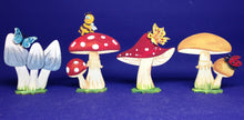Lade das Bild in den Galerie-Viewer, Pilze zum Stellen mit Tiere aus Holz (8erSet) Fliegenpilz zum Bemalen, Kleine Holzteile, Pilze zum Basteln, Basteln mit Holz, Pilze aus Holz, Streuteile Holz, Streuteile diy, Basteln mit Holz für Kinder, Holzteile bemalen, Herbstdeko selbst gestalten, Basteln mit Holzteile, Dekoration für den Herbst basteln, Holzteile, VGH 6910SB