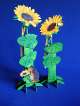 Lade das Bild in den Galerie-Viewer, Sonnenblume aus Holz als Leibgarde für Kantholz
