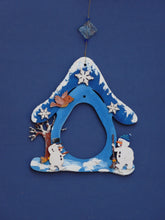 Lade das Bild in den Galerie-Viewer, Schneemann mit Zylinder und Besen aus Holz Geschenkidee für Weihnachten, Winterdeko selbst gestalten, basteln mit Kindern im Winter, Weihnachtsdekoration, Schneemann basteln Weihnachten, Bastelidee Winter, Schneemann aus Holz basteln, Schneemann malen, Weihnachtsdeko gestalten, Schneemann aus Holz gestalten, Weihnachtsbasteln, basteln mit Holz, Weihnachtsbasteln, Bastelidee Winter, basteln mit Holz, Schneemann malen, Schneemann basteln Weihnachten, Weihnachtsdekoration, basteln mit Kindern im Winter, Weih