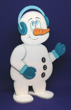 Lade das Bild in den Galerie-Viewer, Schneemann mit Ohrenwärmer aus Holz, Standfigur Schneemann aus Holz gestalten, Schneemann aus Holz basteln, Schneemann zum setzen malen, Weihnachtsdeko gestalten, Bastelidee Winter, basteln mit Holz, Weihnachtsdekoration, Bastelset Weihnachten, Geschenkidee für Weihnachten, weihnachtliches Bastelset, Weihnachtsbasteln, basteln mit Kindern im Winter, weihnachtliches Bastelset, Schneemann aus Holz gestalten, Schneemann aus Holz basteln, Geschenkidee für Weihnachten, Weihnachtsdeko gestalten, Bastelset Weihn