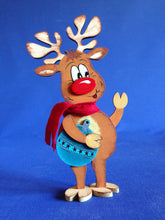 Lade das Bild in den Galerie-Viewer, Rentier aus Holz,
Standfigur Bastelset Weihnachten, Rentier zum stellen malen, weihnachtliches Bastelset, Geschenkidee für Weihnachten, Bastelidee Weihnachten, Weihnachtsbasteln, Weihnachtsdeko gestalten, Rentier aus Holz, Rentier zu Weihnachten gestalten, basteln mit Kindern, Winter Tiere basteln mit Holz, Weihnachtsdekoration, weihnachtliches Bastelset, Weihnachtsbasteln, Winter Tiere basteln mit Holz, Rentier zum stellen malen, Geschenkidee für Weihnachten, Bastelidee Weihnachten, Bastelset Weihnachten