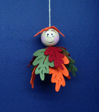 Lade das Bild in den Galerie-Viewer, Waldfee aus Filz Figuren aus Filz basteln, Fensterfiguren basteln, Fädeln mit Kindern, Filzfiguren, Deko mit Kindern fädeln, Filzfiguren nähen, dekoration für herbst basteln, Herbstdeko fädeln, Blumenkinder basteln, BKF 4180SB