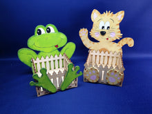 Lade das Bild in den Galerie-Viewer, Frosch mit Körbchen aus Holz Basteln mit Kindern, Geschenkideen zum basteln, Frösche aus Holz basteln, Bastelset aus Holz, Frosch zum bemalen, Frühjahrsdekoration gestalten, Bastelset für Bauernhof, Jahrsesdeko basteln, Tiere mit Körbchen aus Holz, Dekoration mit Kindern gestalten, Frösche mit Kindern malen, Tiere aus Holz basteln, FRB 8124SB