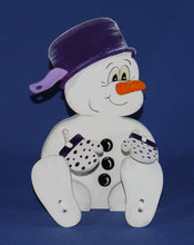 Lade das Bild in den Galerie-Viewer, Schneemann aus Holz, Schlenker-Figur Weihnachtsdeko gestalten, Weihnachtsbasteln, Schneemann aus Holz gestalten, basteln mit Kindern im Winter, Bastelset Weihnachten, Bastelidee Winter, Schneemann aus Holz basteln, basteln mit Holz, Weihnachtsdekoration, weihnachtliches Bastelset, Schneemann zum setzen malen, Geschenkidee für Weihnachten, Schneemann zum setzen malen, Bastelset Weihnachten, Schneemann aus Holz basteln, Weihnachtsbasteln, Schneemann aus Holz gestalten, basteln mit Holz, Bastelidee Winter, G