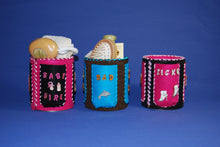 Lade das Bild in den Galerie-Viewer, Delphin als Knopf 3 cm Knöpfe mit Gesicht, Delphin Knopf, Tiereknöpfe, Knöpfe, Knopf aus Holz, Holzknopf, Knöpfe zum Bemalen, Knopf zum Nähen, Knopf zum Basteln, Knöpfe zum Dekorieren, BUH 4803