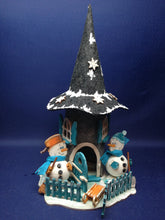 Lade das Bild in den Galerie-Viewer, Schneemann mit Topf aus Holz mit Styropor-Bauch Bastelidee Winter, weihnachtliches Bastelset, Geschenkidee für Weihnachten, Weihnachtsdekoration, Weihnachtsbasteln, Weihnachtsdeko gestalten, basteln mit Holz, Schneemann aus Holz gestalten, Bastelset Weihnachten, Schneemann zum stellen malen, Schneemann aus Holz basteln, basteln mit Kindern, basteln mit Holz, Weihnachtsbasteln, Bastelset Weihnachten, Weihnachtsdekoration, Geschenkidee für Weihnachten, Weihnachtsdeko gestalten, Schneemann aus Holz basteln,