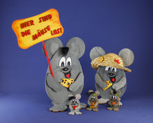 Lade das Bild in den Galerie-Viewer, Käse aus Holz, Bastelset aus Holz, Dekoration mit Kindern gestalten, Käse zum Basteln, Geschenkideen zum basteln, Jahrsesdeko basteln, Tiere aus Holz basteln, Haustiere malen, Tiere aus Holz malen, Mäuse und Käse mit Kindern malen, Basteln mit Kindern, Kleinteile zum bemalen, Frühjahrsdekoration gestalten, MCS 9712