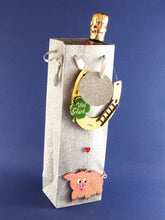 Lade das Bild in den Galerie-Viewer, Schwein aus Holz Silvesterdeko, Basteln mit Holz, Kleine Holzteile, Schweinekopf aus Holz, Schweinchen gestalten, Basteln mit Holzteilen, Bastelideen für Kinder, Jahresdeko basteln, Glücksschwein, Dekoidee Silvester, Basteln mit Kindern, Bastelbedarf aus Holz, Holzteile bemalen,  Basteln mit Holz, Jahresdeko basteln, Holzteile bemalen, Dekoidee Silvester, Basteln mit Kindern, Bastelideen für Kinder, Silvesterdeko, Glücksschwein, Schweinchen gestalten, Schweinekopf aus Holz, Kleine Holzteile, Basteln mit Ho