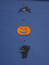 Lade das Bild in den Galerie-Viewer, Fledermaus aus Holz
 Tiere aus Holz basteln, Tiere aus Holz malen, Kinder basteln Tiere, Holzbastelartikel, basteln mit Kindern zu Halloween, Halloween Dekoidee, Fledermaus malen, Dekoration zu Halloween, Bastelzubehör aus Holz,  Tiere aus Holz basteln, Dekoration zu Halloween, Halloween Dekoidee, basteln mit Kindern zu Halloween, Tiere aus Holz malen, Kinder basteln Tiere, Bastelzubehör aus Holz, Holzbastelartikel, Fledermaus malen,  DRH 7710